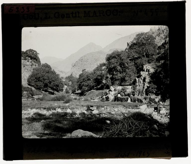 Tizgui n Guergâ vue de la montée sur le lac d'Ifni