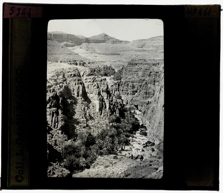 Canyon dans les calcaires devoniens entre Anissi et Tizi n Iznaguen