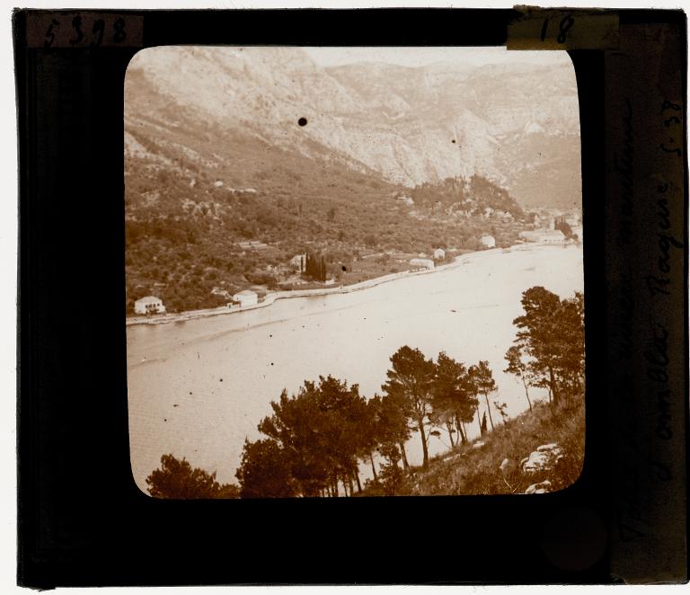 Fond de la rivière maritime d'Ombla