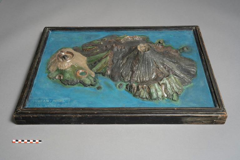 Relief d'île volcanique au 1 : 10000