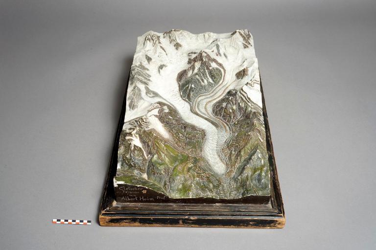 Relief de glacier au 1 : 18000